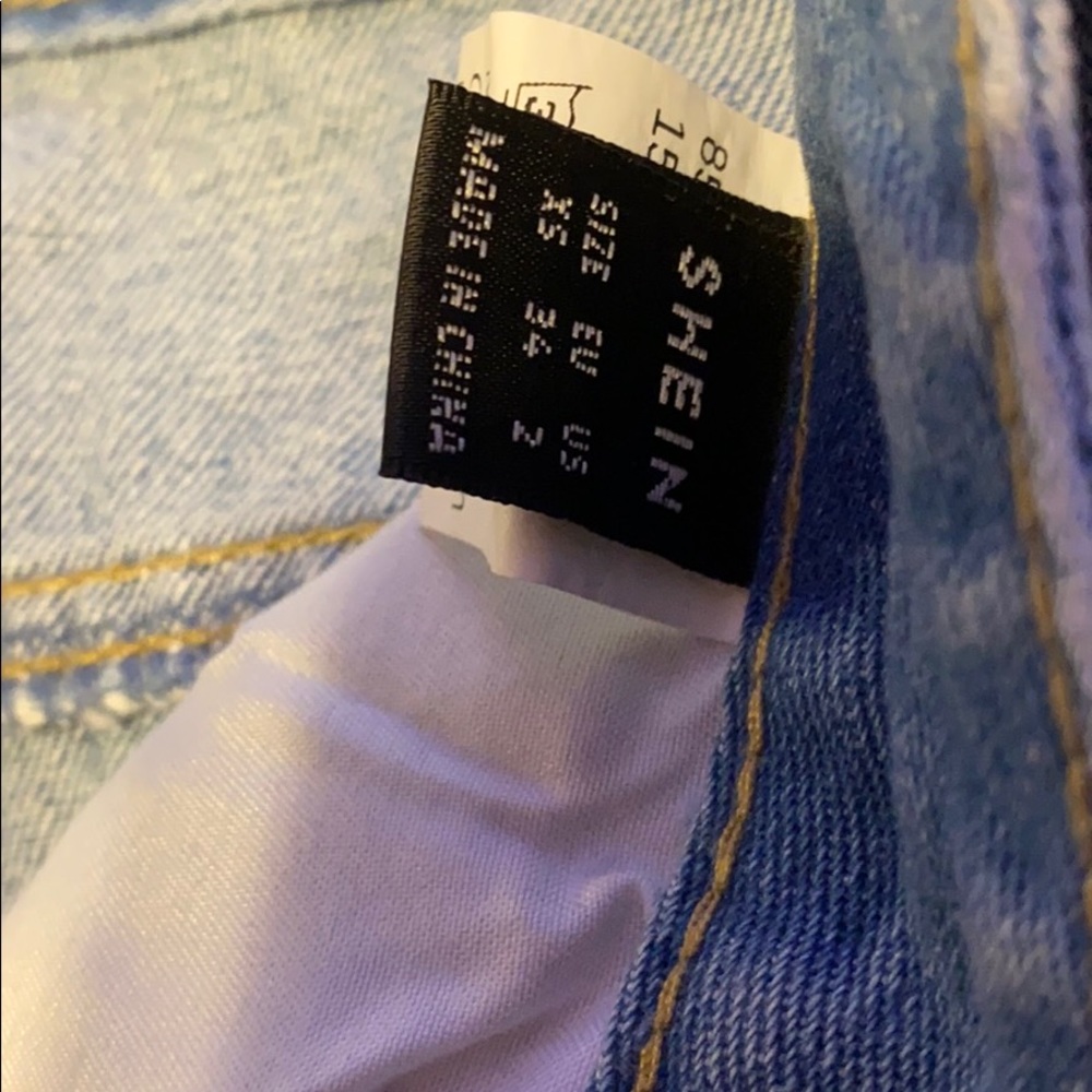 High Rise Ripped Mom Jeans NWOT - Picture 3 of 4